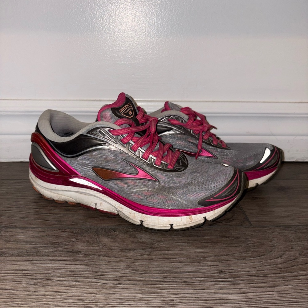 ❌SOLD❌ - Brooks Transcend 3 Women's Athletic running Shoes - Gray and Pink